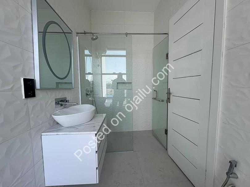 Pinnock Estate: 5-Bedroom Haven with Pool & Cinema