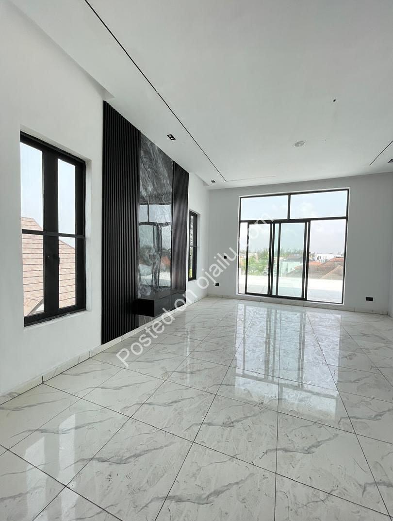 Lekki’s Ultimate 6-Bedroom Smart Home Oasis