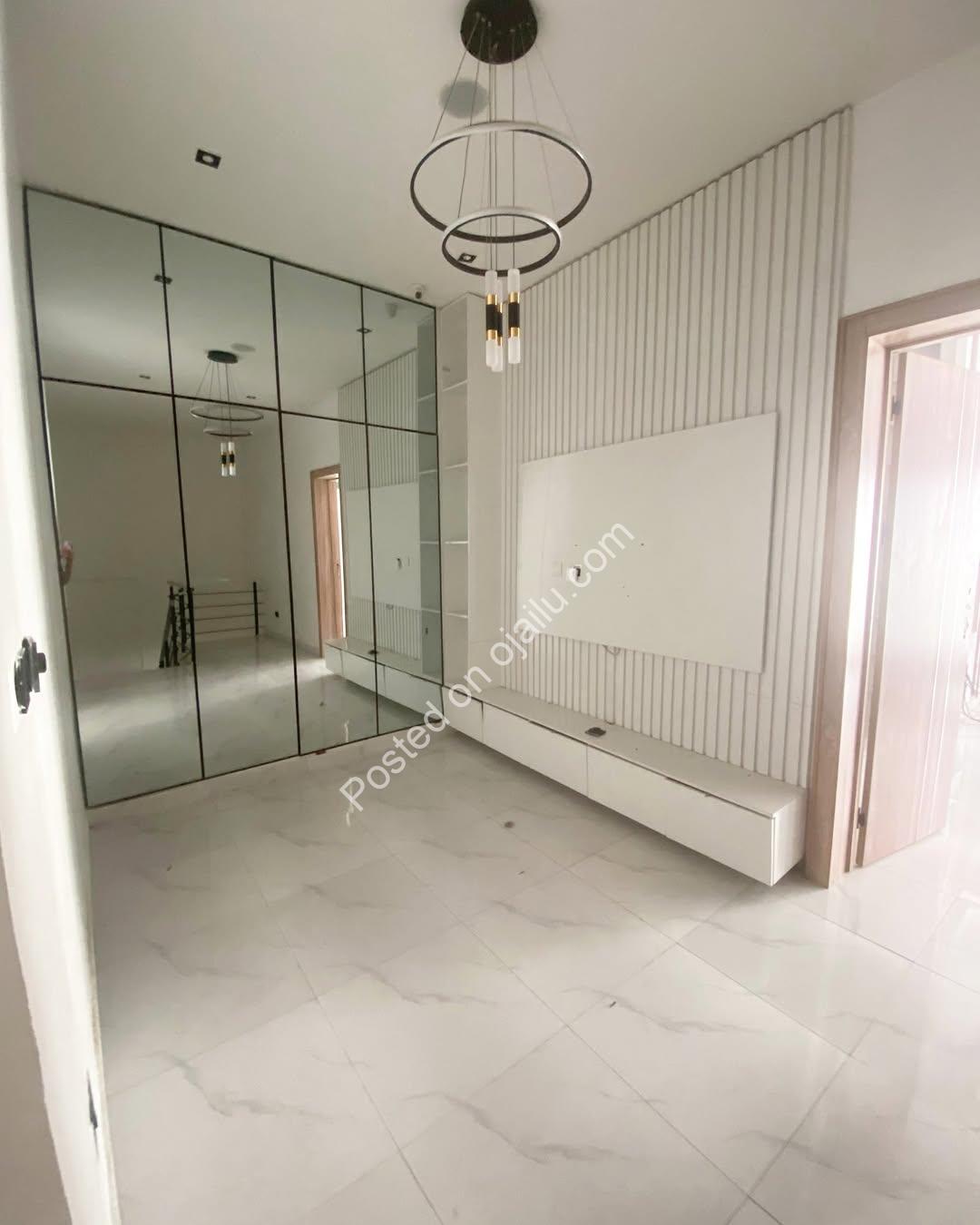 Lekki’s Finest: 4-Bed Haven with 20-Hour Power