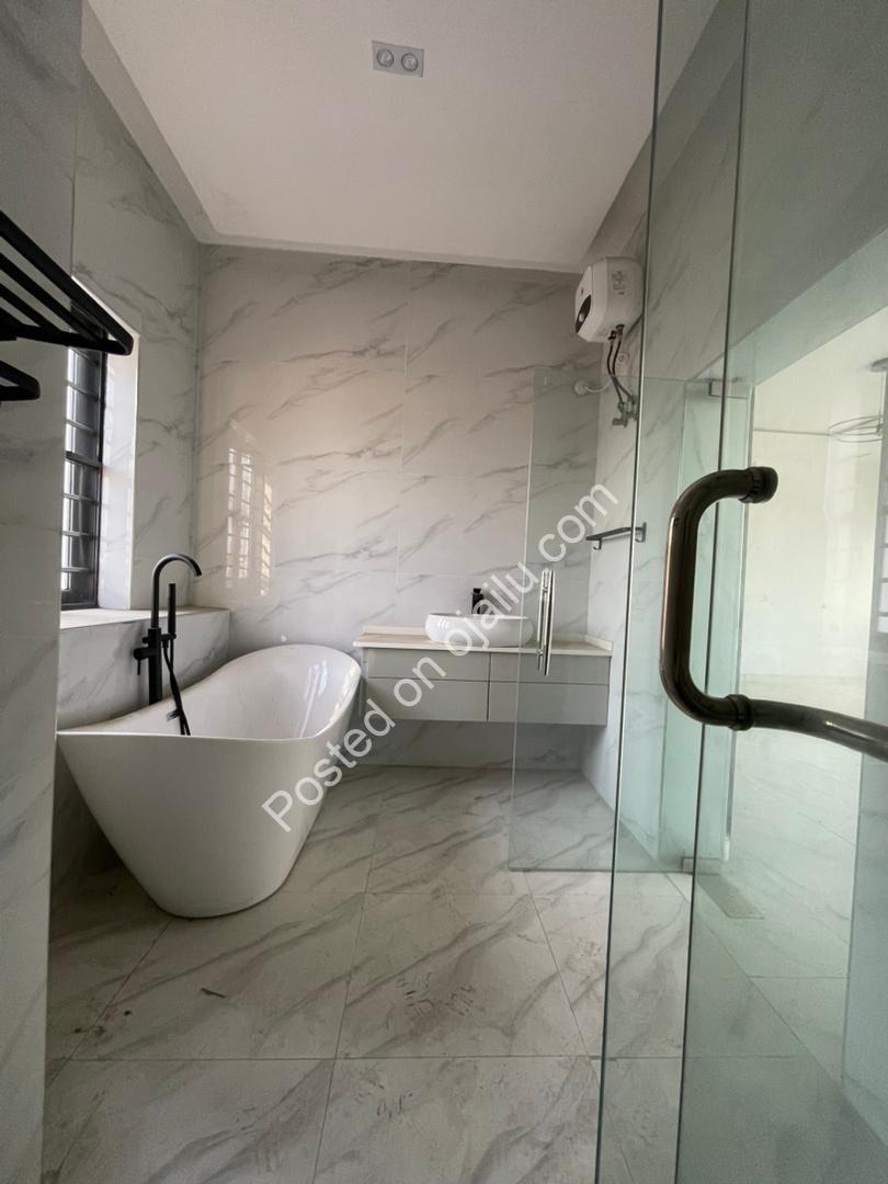 Elegant 5-Bedroom Haven with Resort-Style Pool & BQ