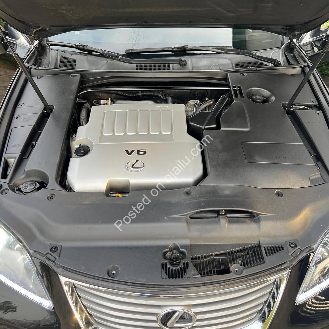 Rare Lexus ES350: Panoramic Roof & Korea Spec