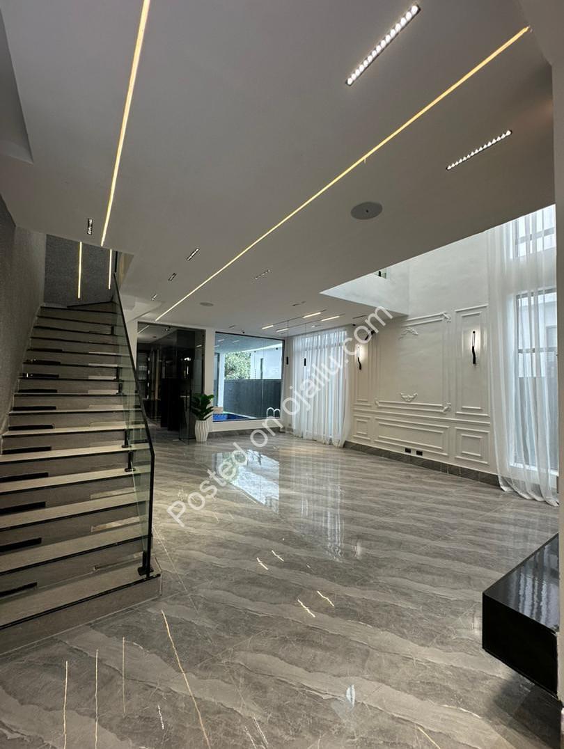 Stunning 5-Bed Dulex with Pool in Prime Lekki