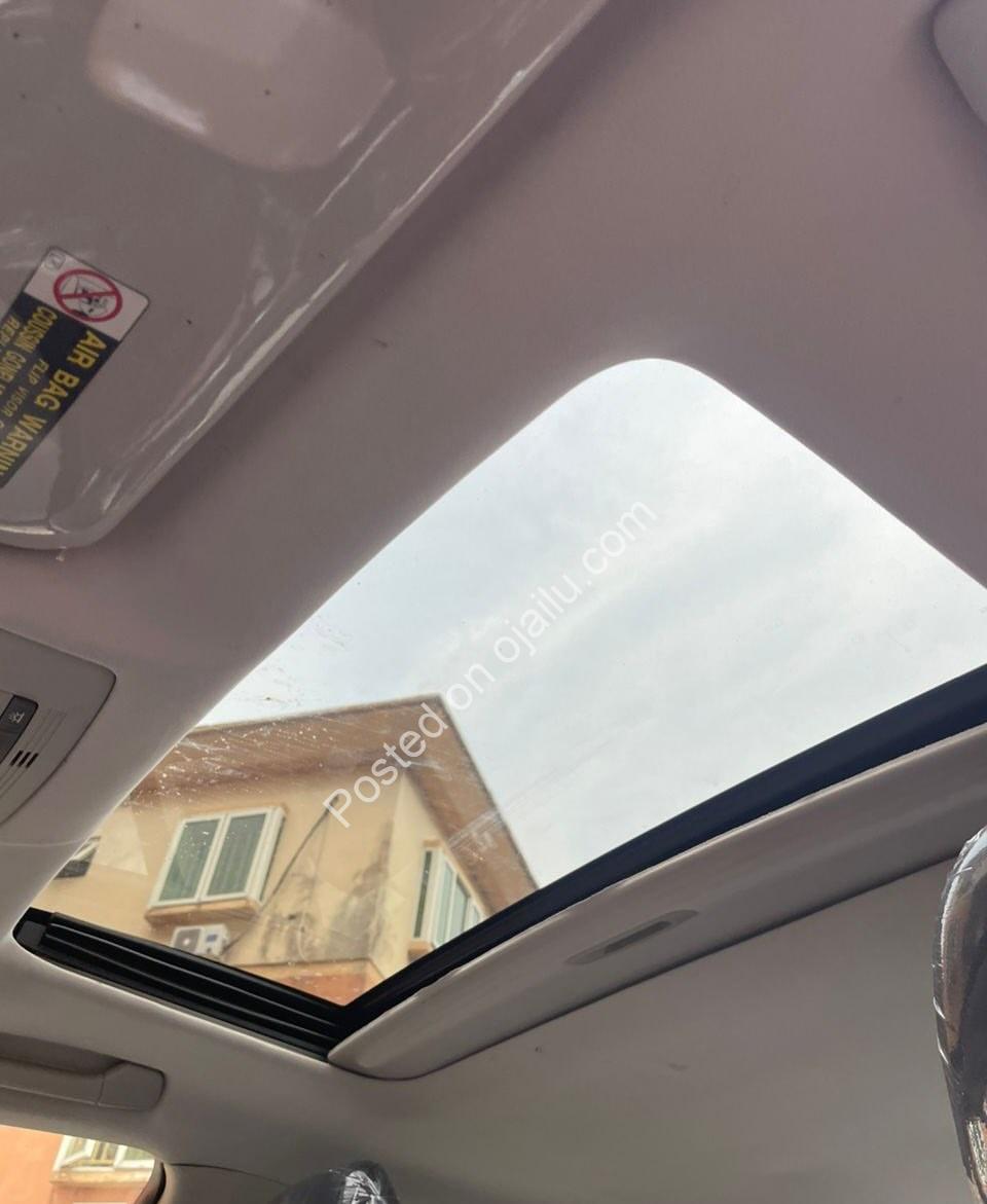 Luxury Lexus ES350: Sunroof & Tech for 13M Naira