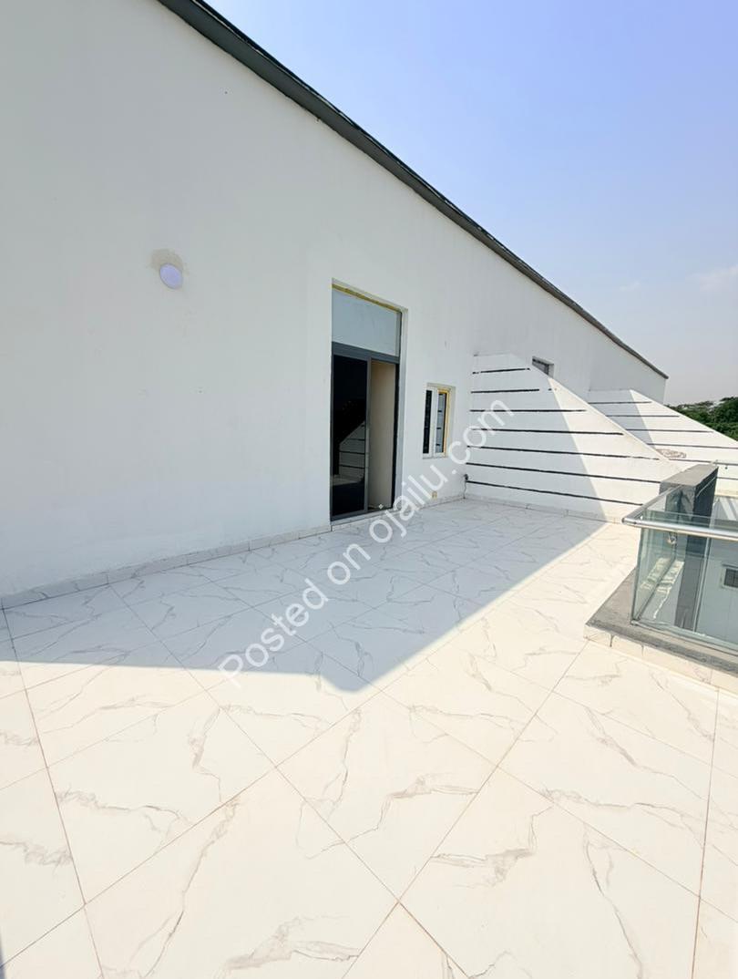 Modern 3BR Duplex with Pool & Dual Studies in Ajao Estate