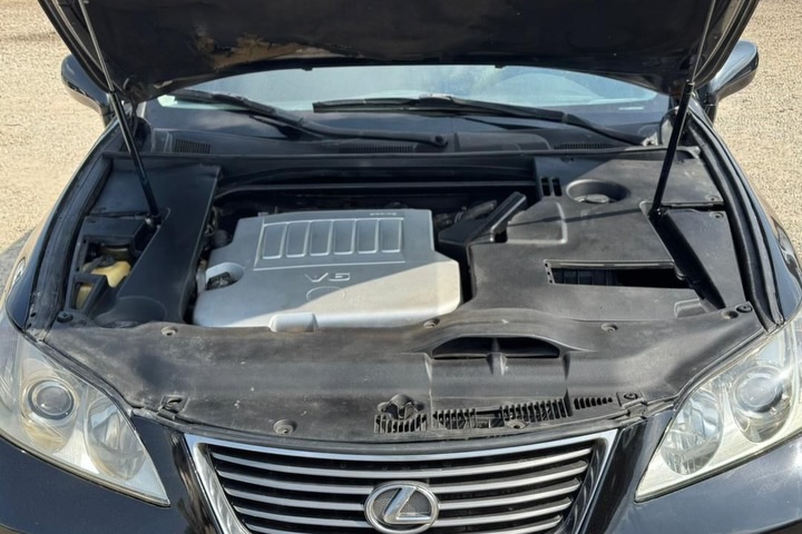 Luxury Lexus ES 350: Duty-Paid & Ready to Roll