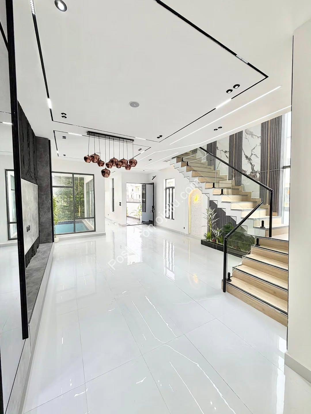 5-Bed Duplex with Cinema & Gym in Ajah