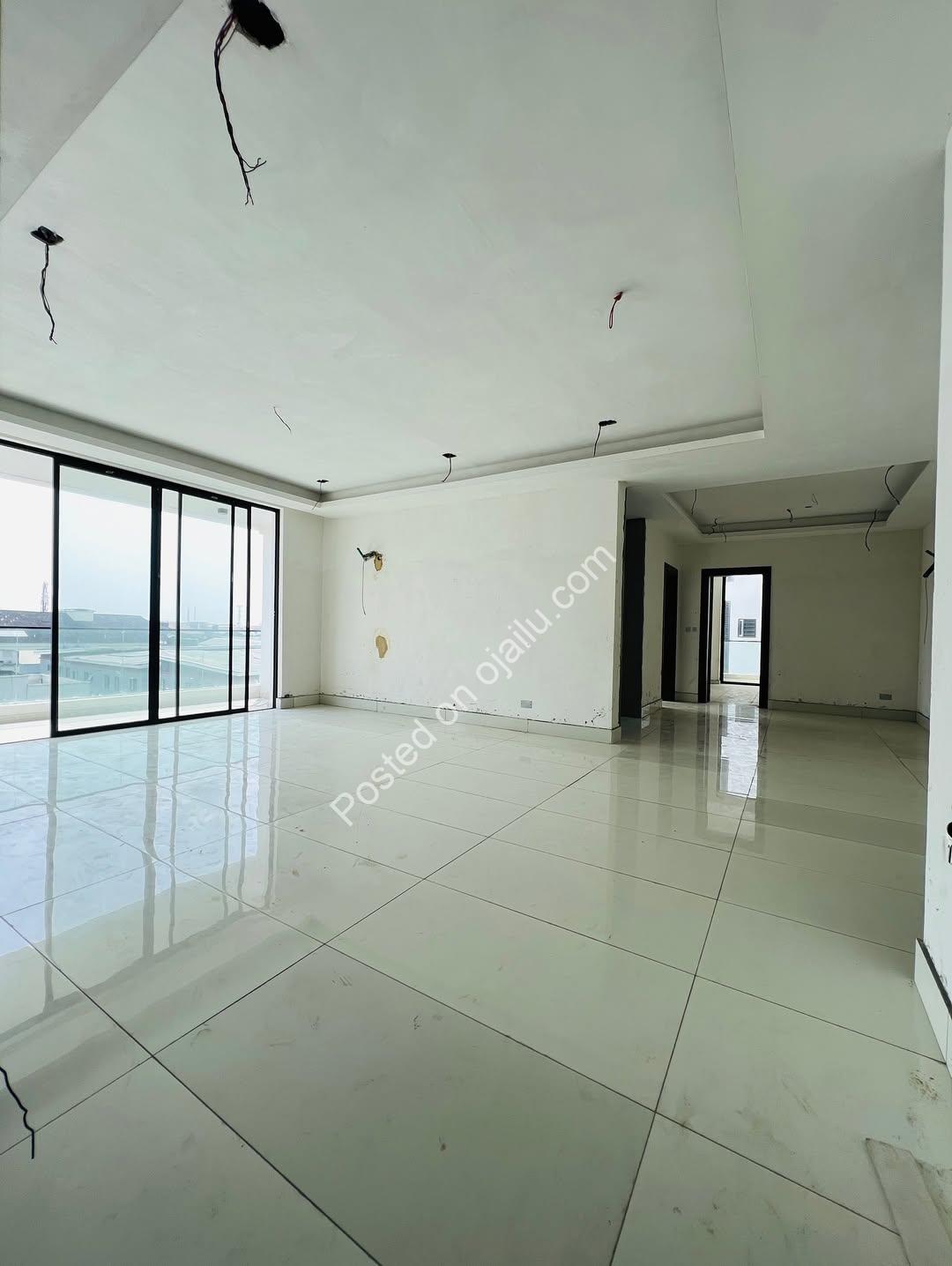 Sleek Ikate Haven: Rooftop Views & 24/7 Luxury