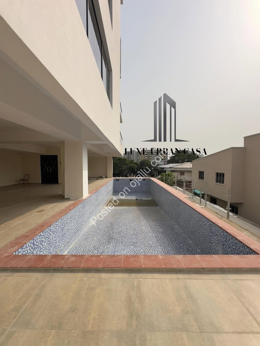 Victoria Island Luxury: Pool, Gym & Ensuite Bliss