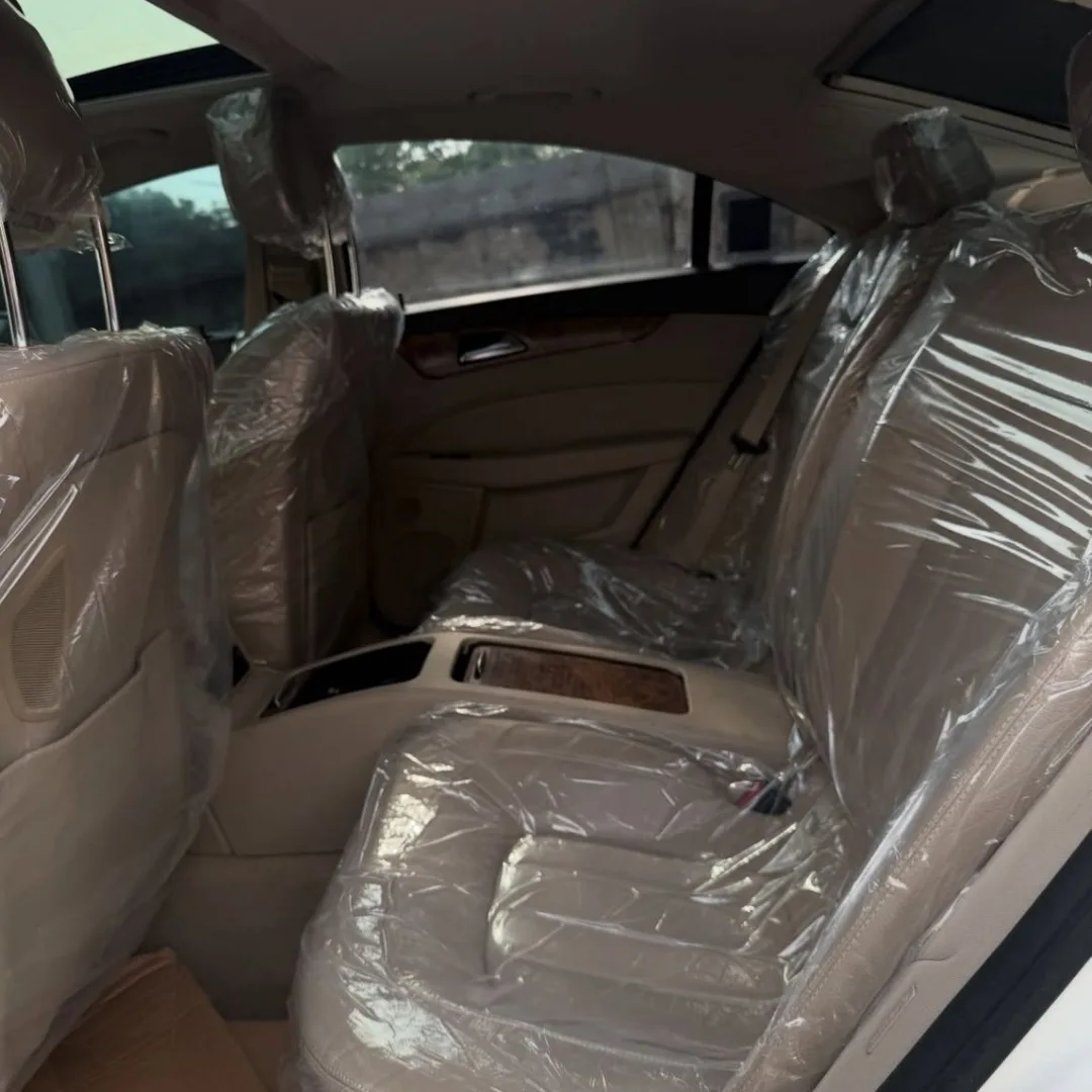 Sleeper Luxury: 402HP V8, 0-100 in 5.1s