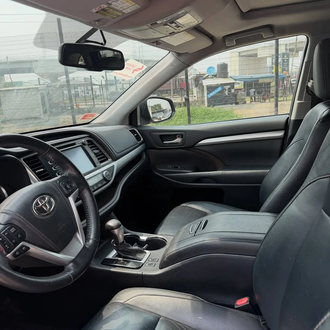 Luxury SUV Deal: 2016 Toyota Highlander XLE AWD