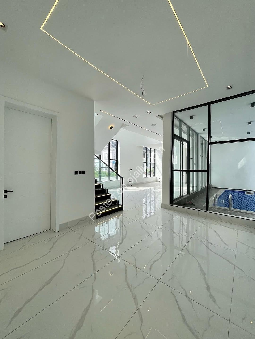 Lekki’s Grand 5-Bedroom Oasis with Resort-Style Pool