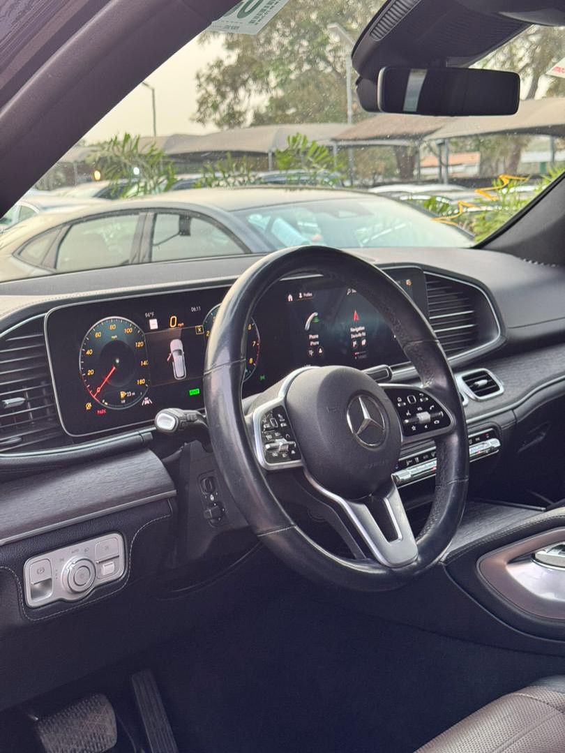 Luxury SUV: Roomy, Powerful, & Duty-Paid