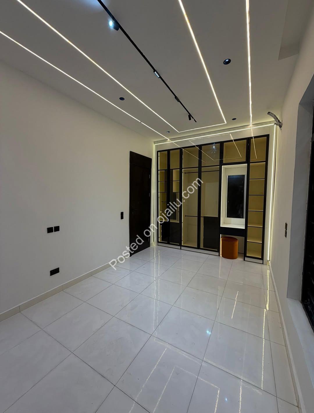 Lagos Luxury: 5-Bedroom Haven in Chevron Lekki