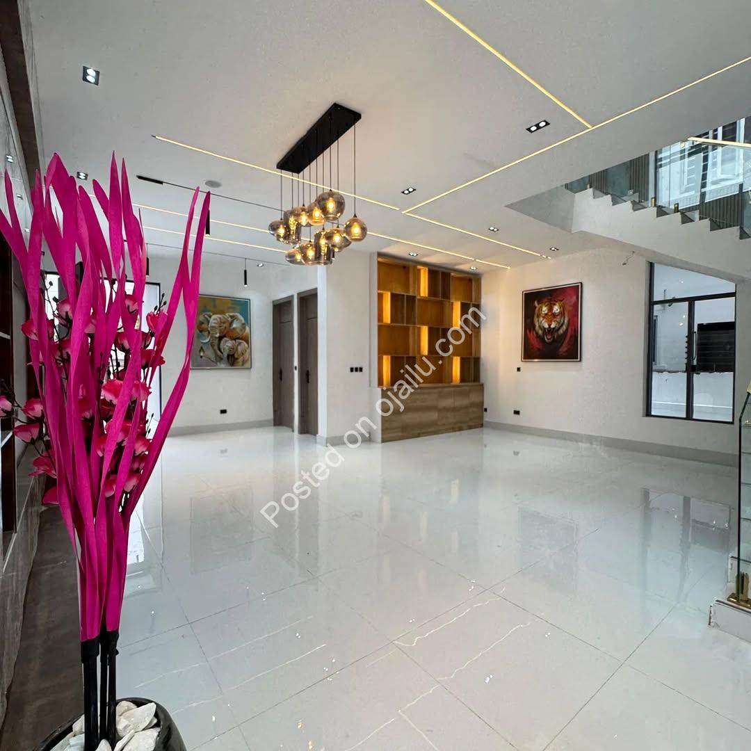 Lekki’s Ultimate 5-Bed Estate with Private Pool