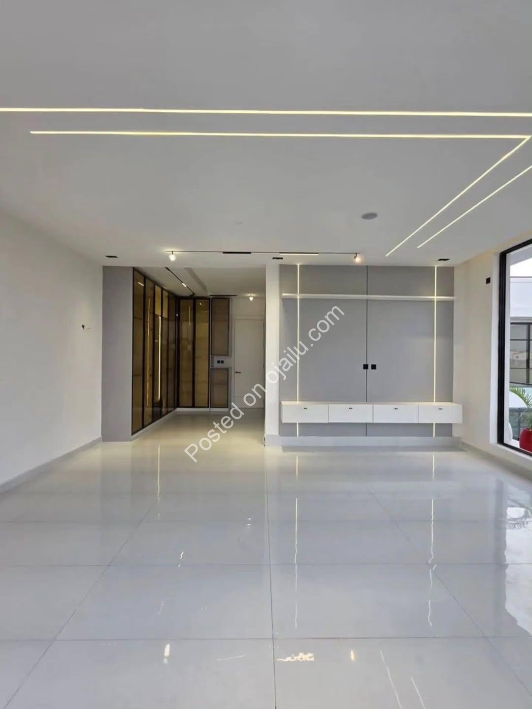 Exquisite 5-Bedroom Haven with Pool & Cinema in Lekki