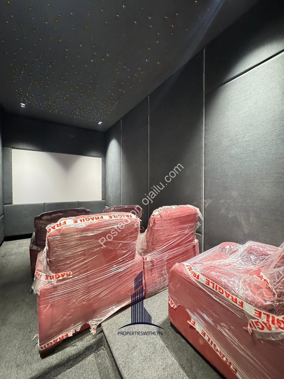 Ultimate 5-Bed Estate: Pool, Gym & Cinema in Lekki