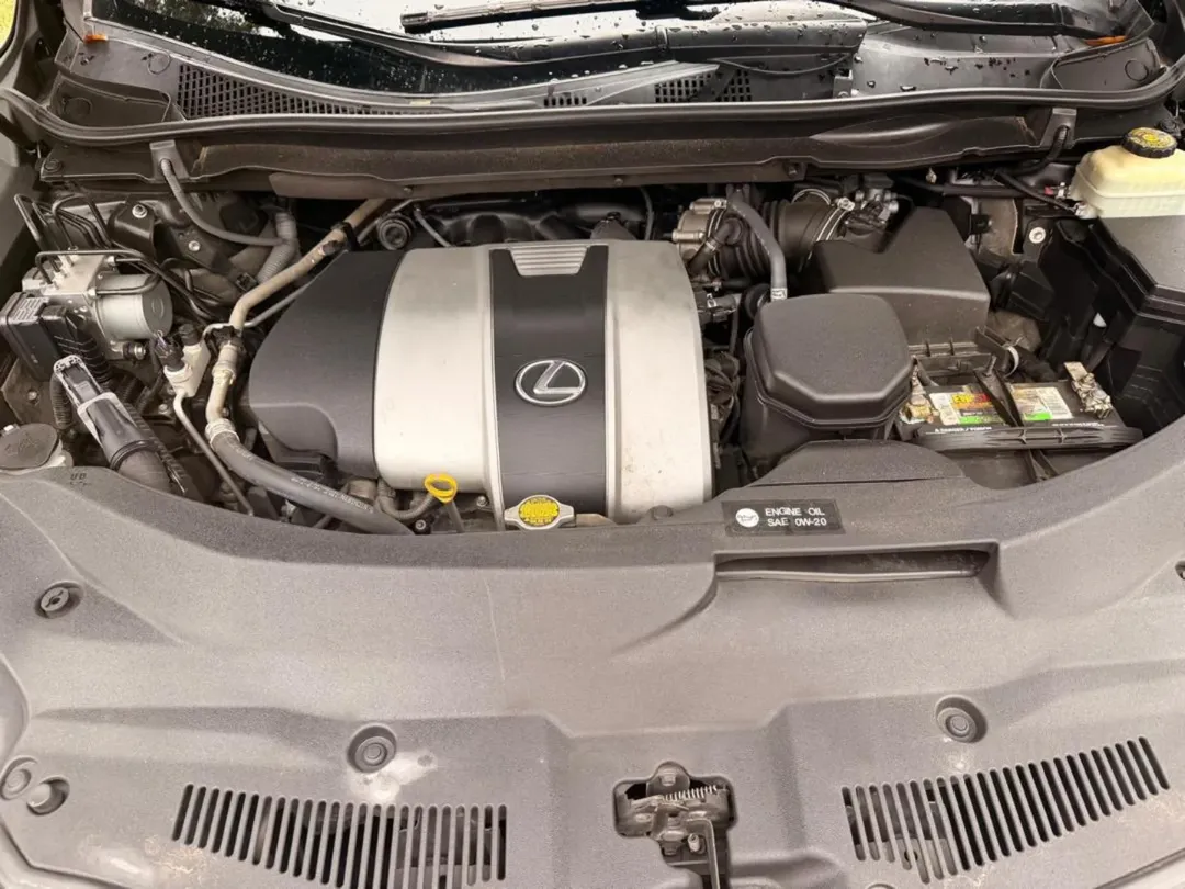 Luxury Lexus RX350: Pano Roof & Accident-Free