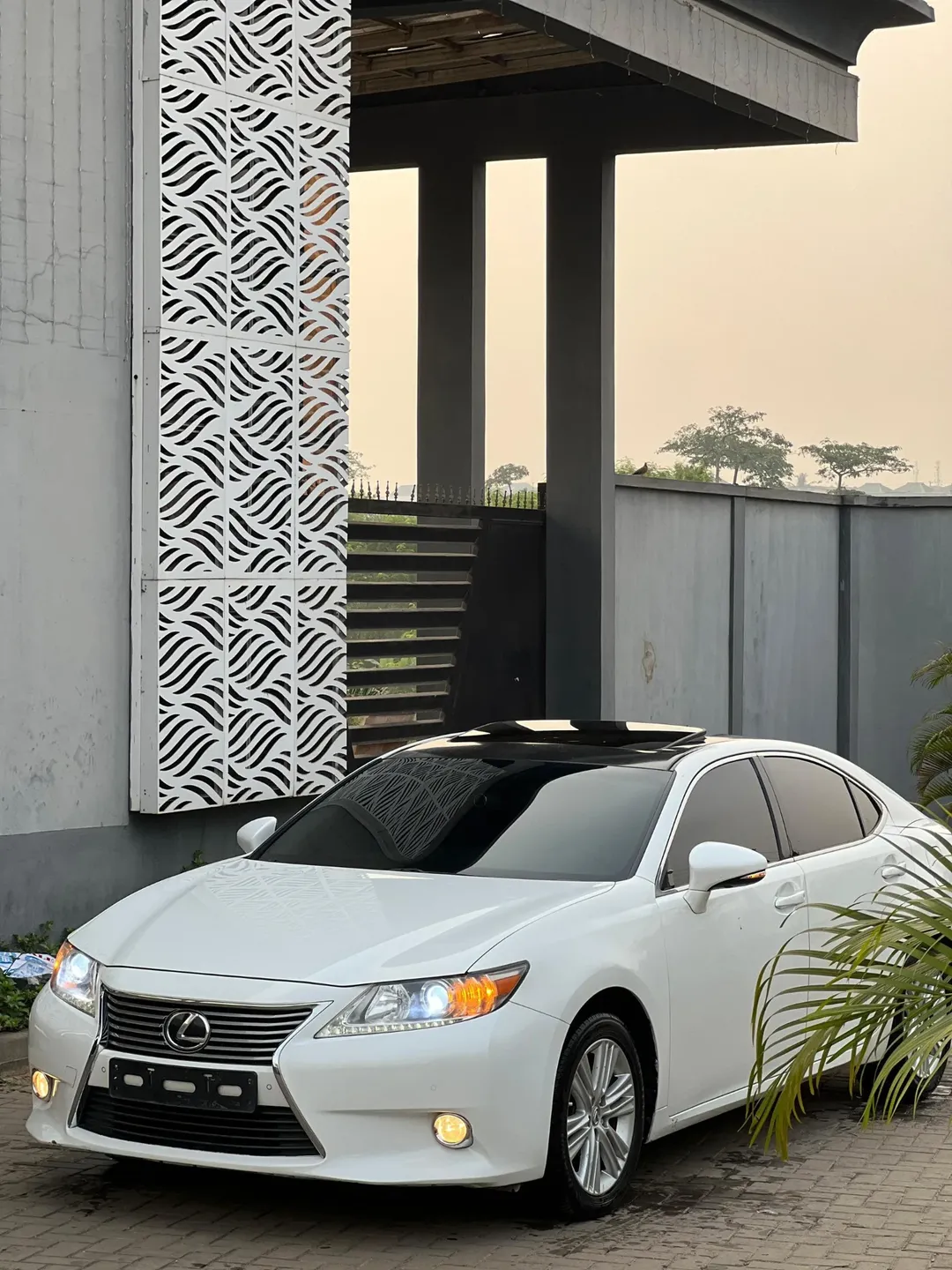 Luxury Lexus ES350: Drive Away in Excellence