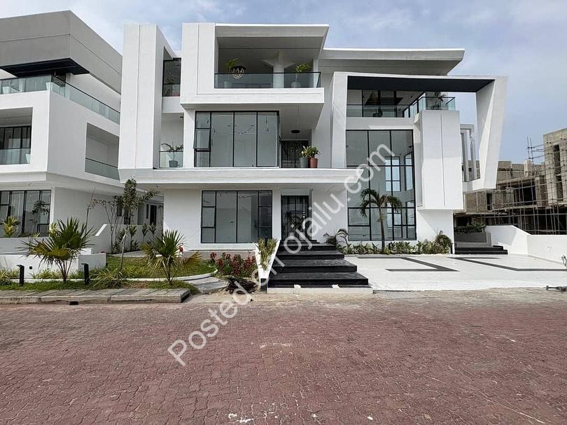 Lekki’s Ultimate 5-Bedroom Estate Oasis with Pool & Cinema