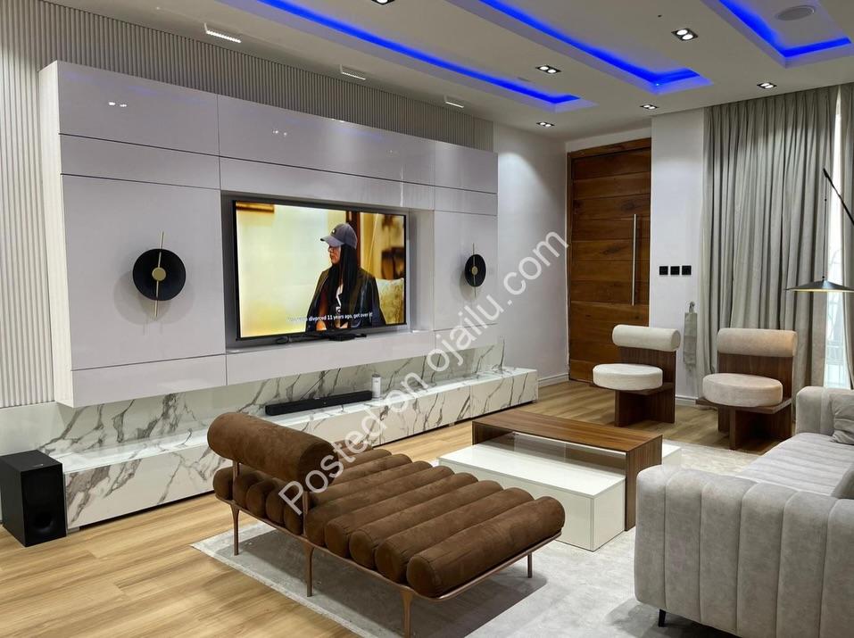 Lekki’s Masterpiece: 2-Bed Ensuite with Walk-In Closet