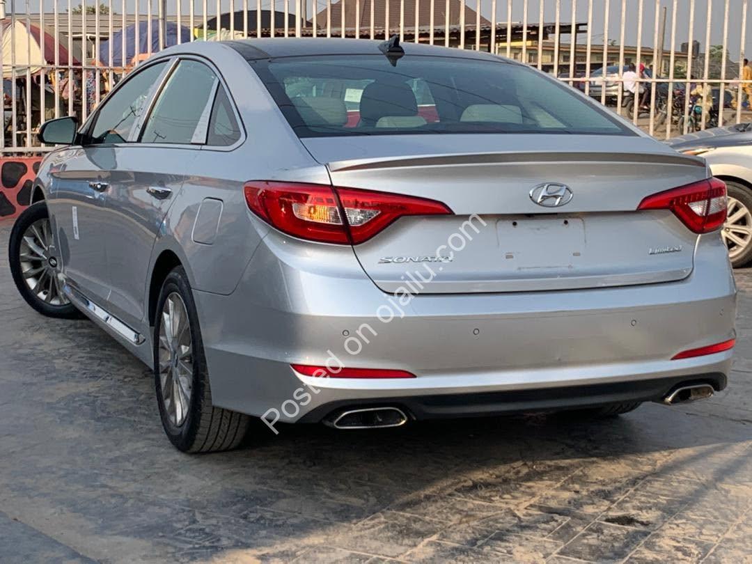 Luxury Sonata: Panoramic Roof & Smart Tech