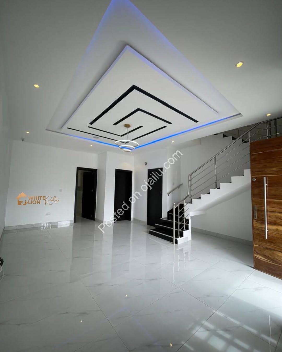 Elegant 4-Bedroom Haven in Prime Chevron, Lekki