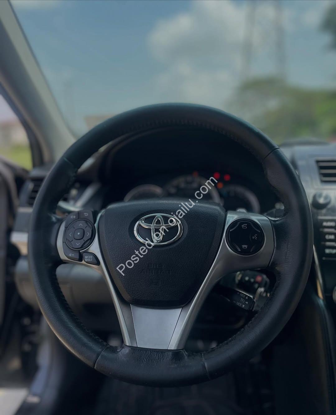 2014 Toyota Camry SE: Accident-Free & Urgently Priced