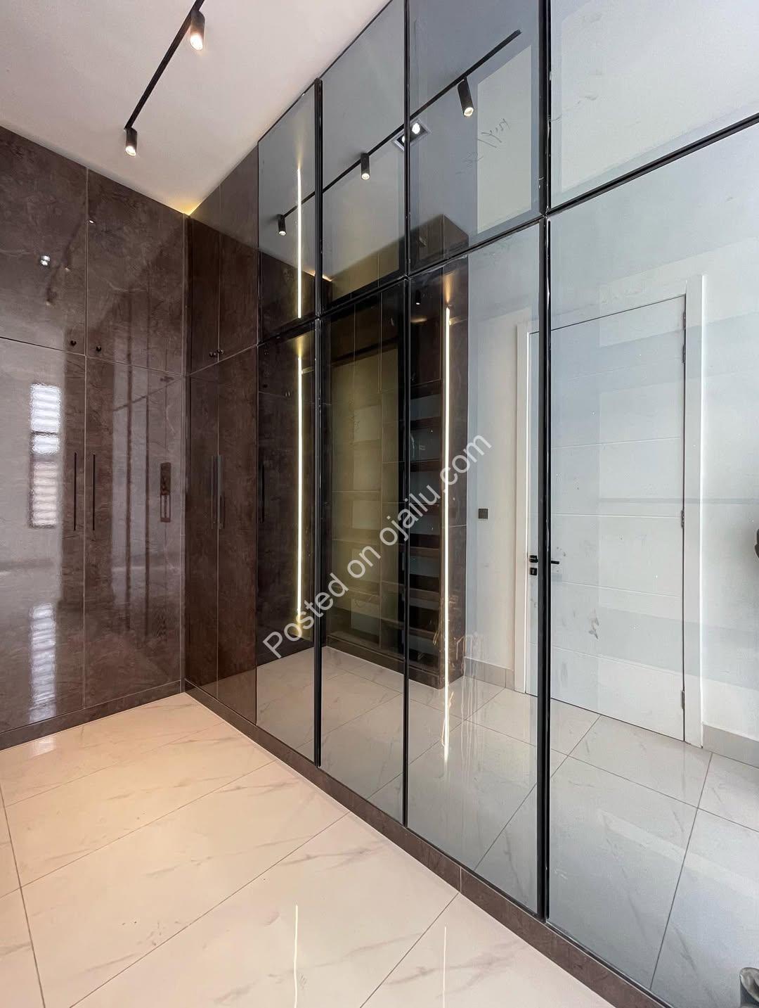 Lekki’s Grand 5-Bedroom Oasis with Resort-Style Pool