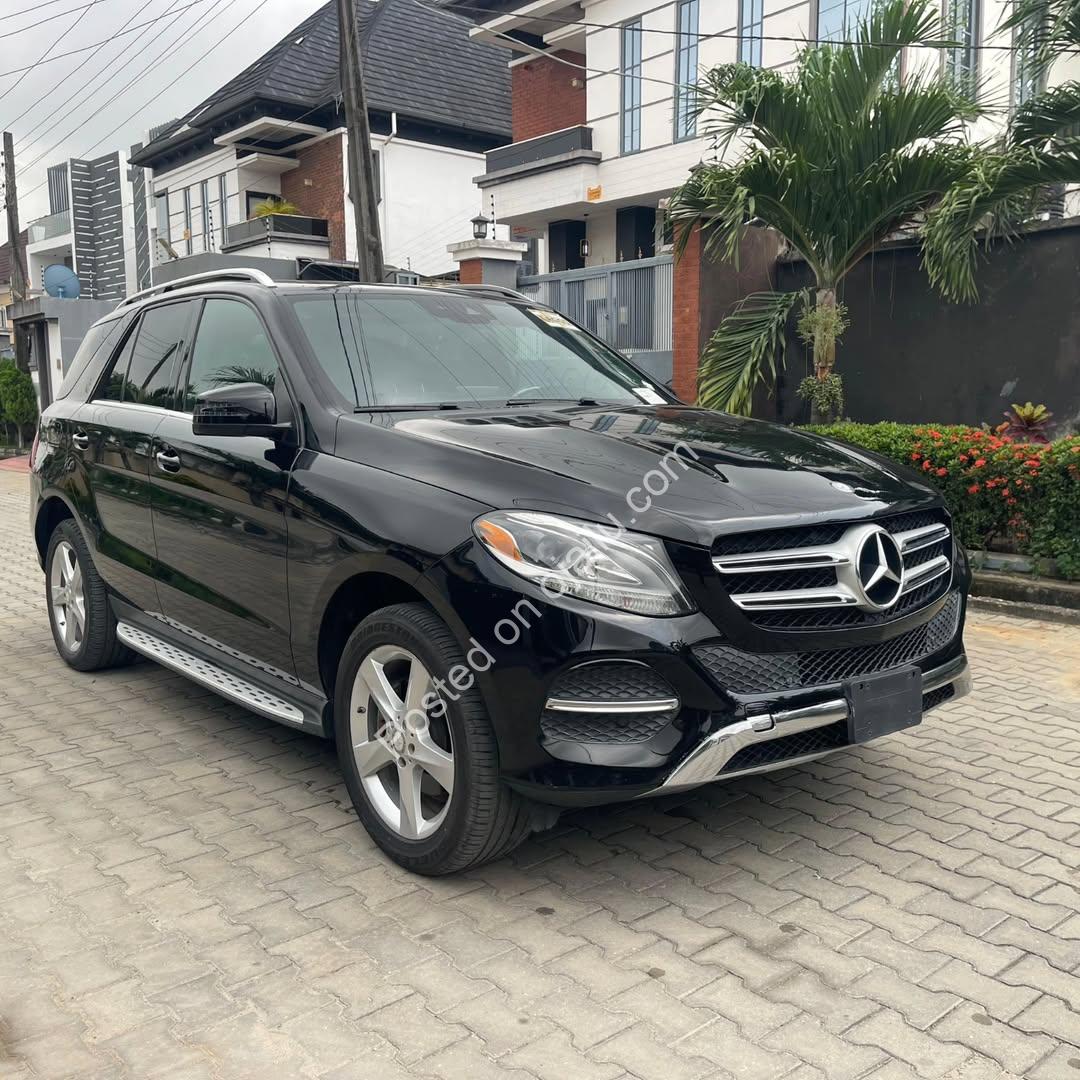 Luxury 4MATIC SUV: Full Option, Priced to Sell