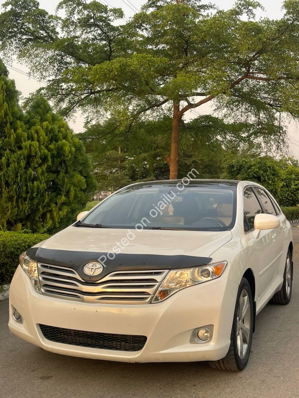 Luxury 2011 Venza XLE: Nationwide Delivery