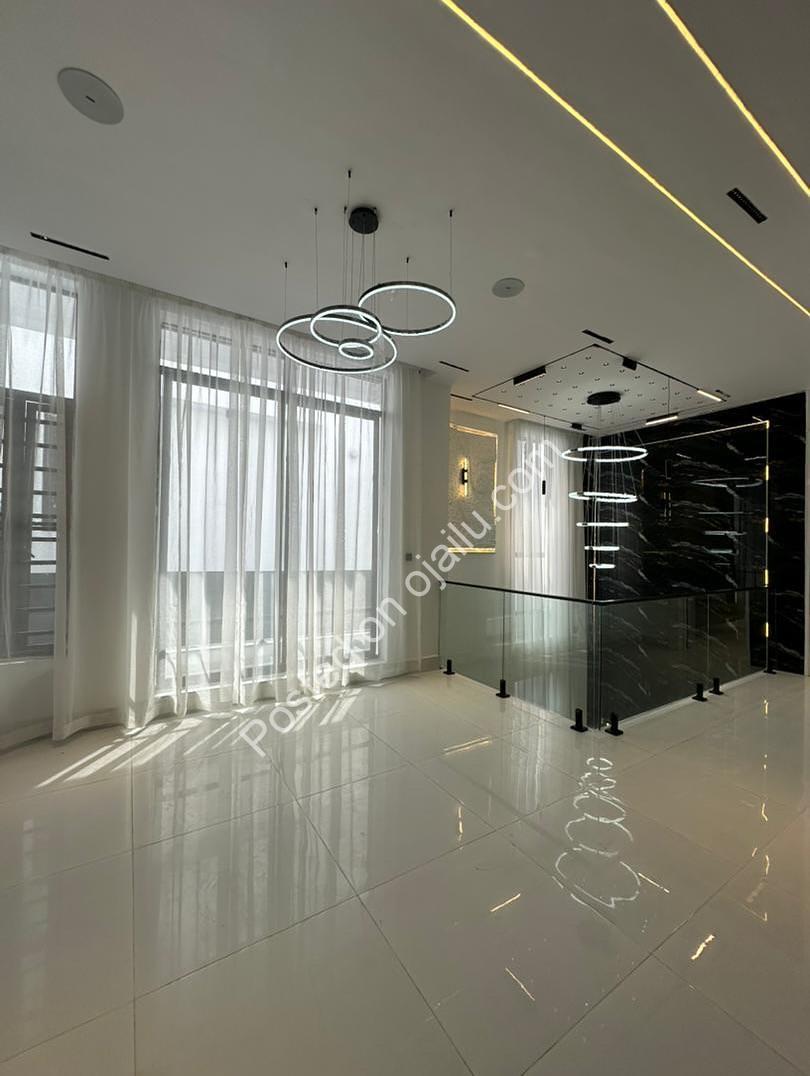 Stunning 5-Bed Dulex with Pool in Prime Lekki