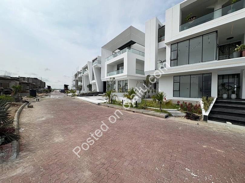 Lekki’s Ultimate 5-Bedroom Estate Oasis with Pool & Cinema