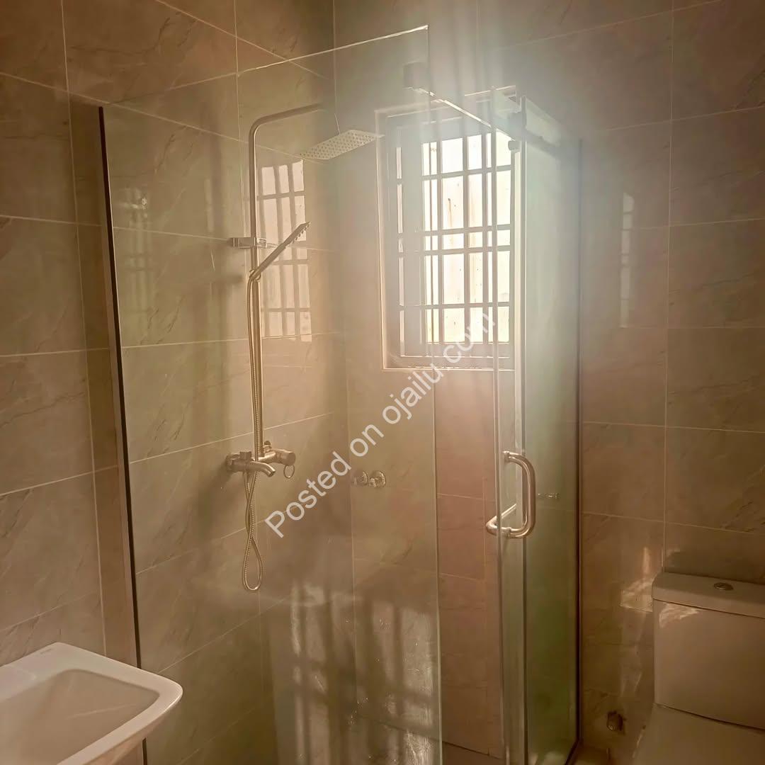 Spacious 5-Bedroom Duplex with BQ in Prestigious Guzape