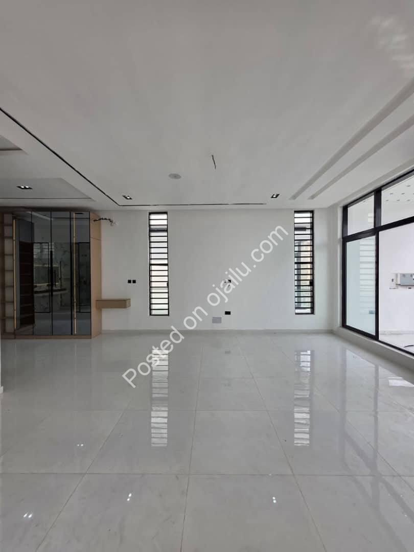 Lekki Luxury: 5-Bed Duplex with Pool & 40% ROI