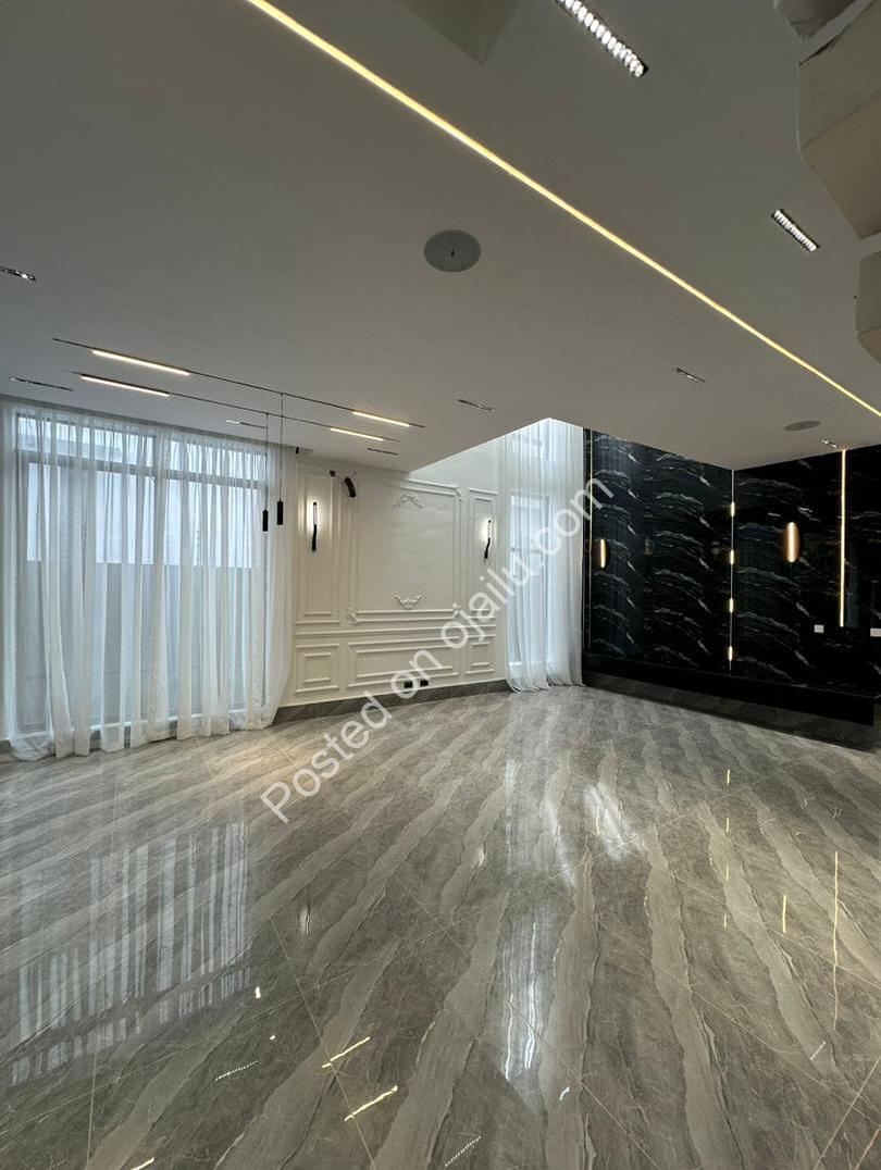 Stunning 5-Bed Dulex with Pool in Prime Lekki