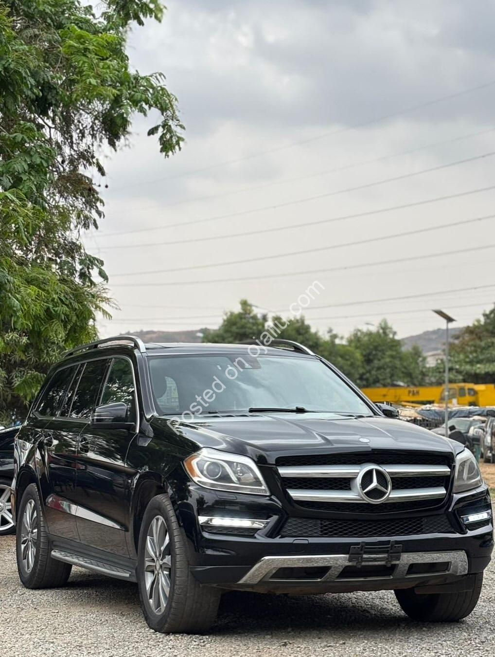 Luxury SUV: 2015 Mercedes GL450, MINT & Loaded