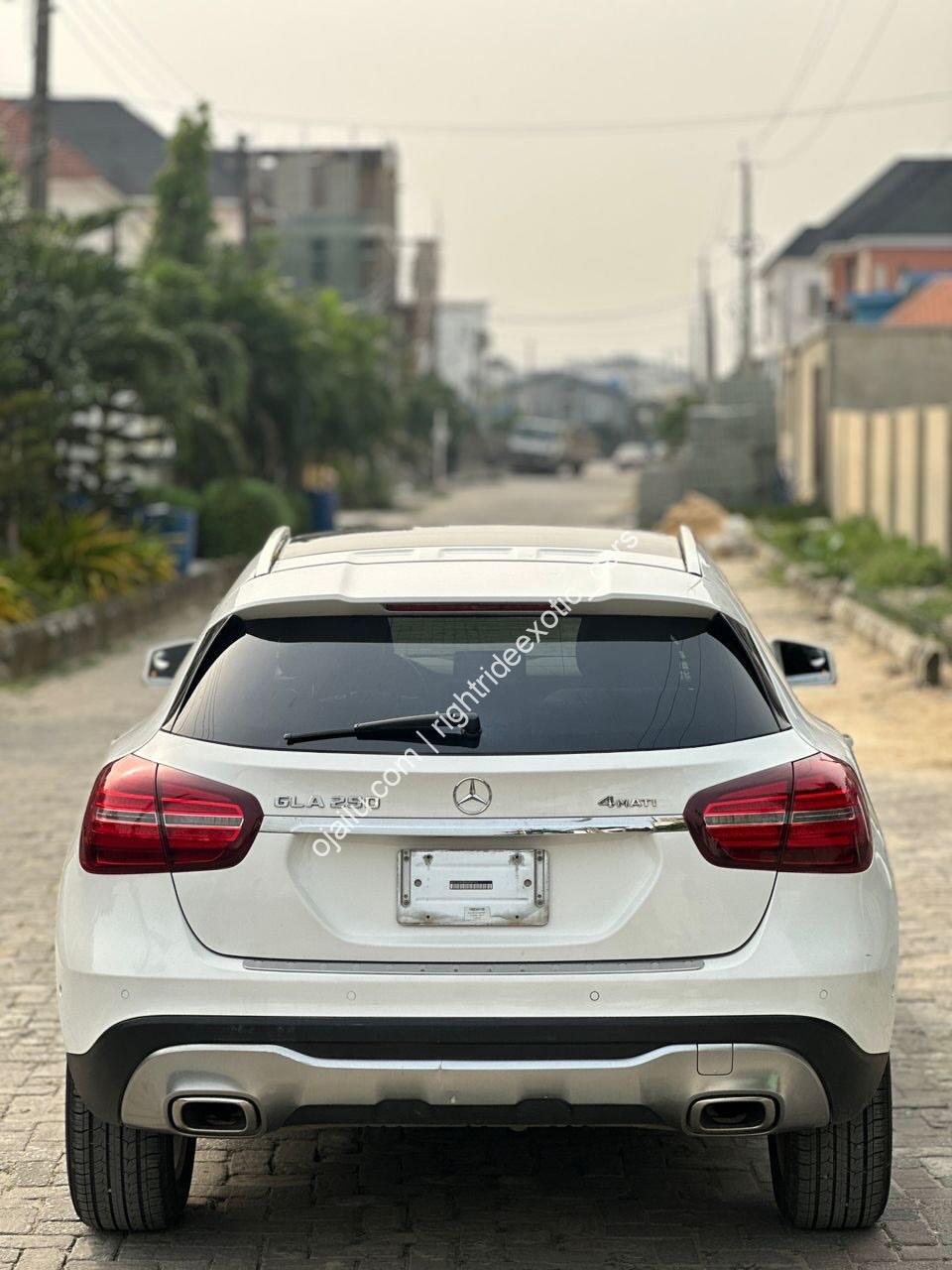 Luxury GLA 250: Low Miles, Panoramic Roof, Immaculate