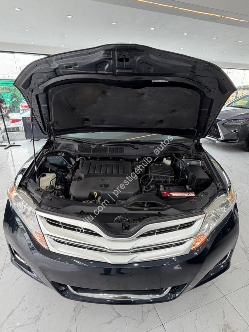 V6 Power & Panoramic Luxury: 2013 Toyota Venza XLE