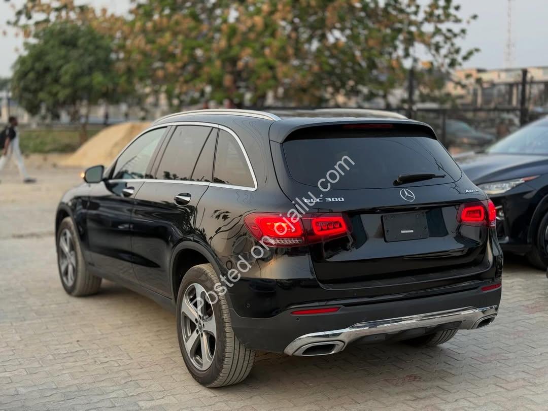 2022 GLC300: Luxury Tech & 40% Drive-Away Deal