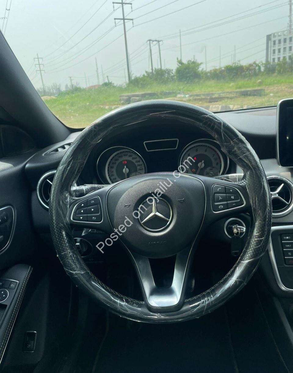 Luxury CLA250: Panoramic Roof & 4Matic