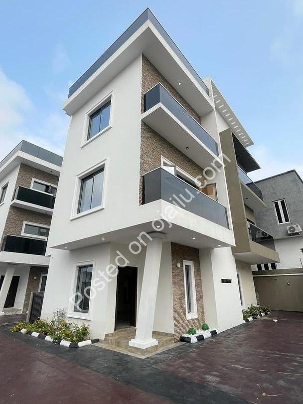 Brand New 4-Bed Duplex with BQ in Prime Chevron