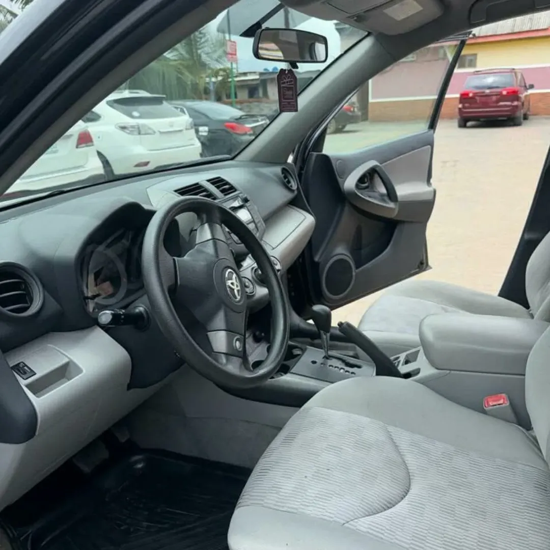 Luxury 2012 RAV4 Limited: Sunroof & Papers