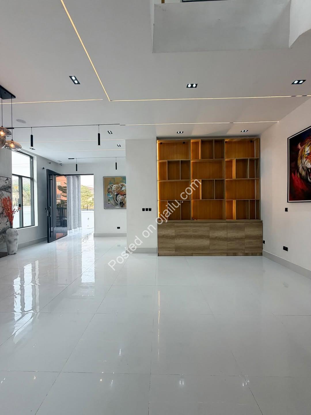 5-Bedroom Haven with Pool in Prime Lekki