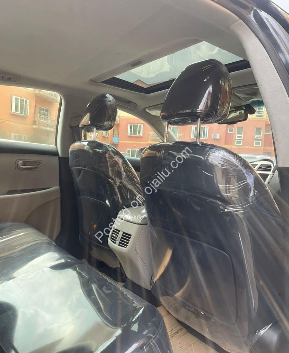 Luxury Lexus ES350: Sunroof & Tech for 13M Naira