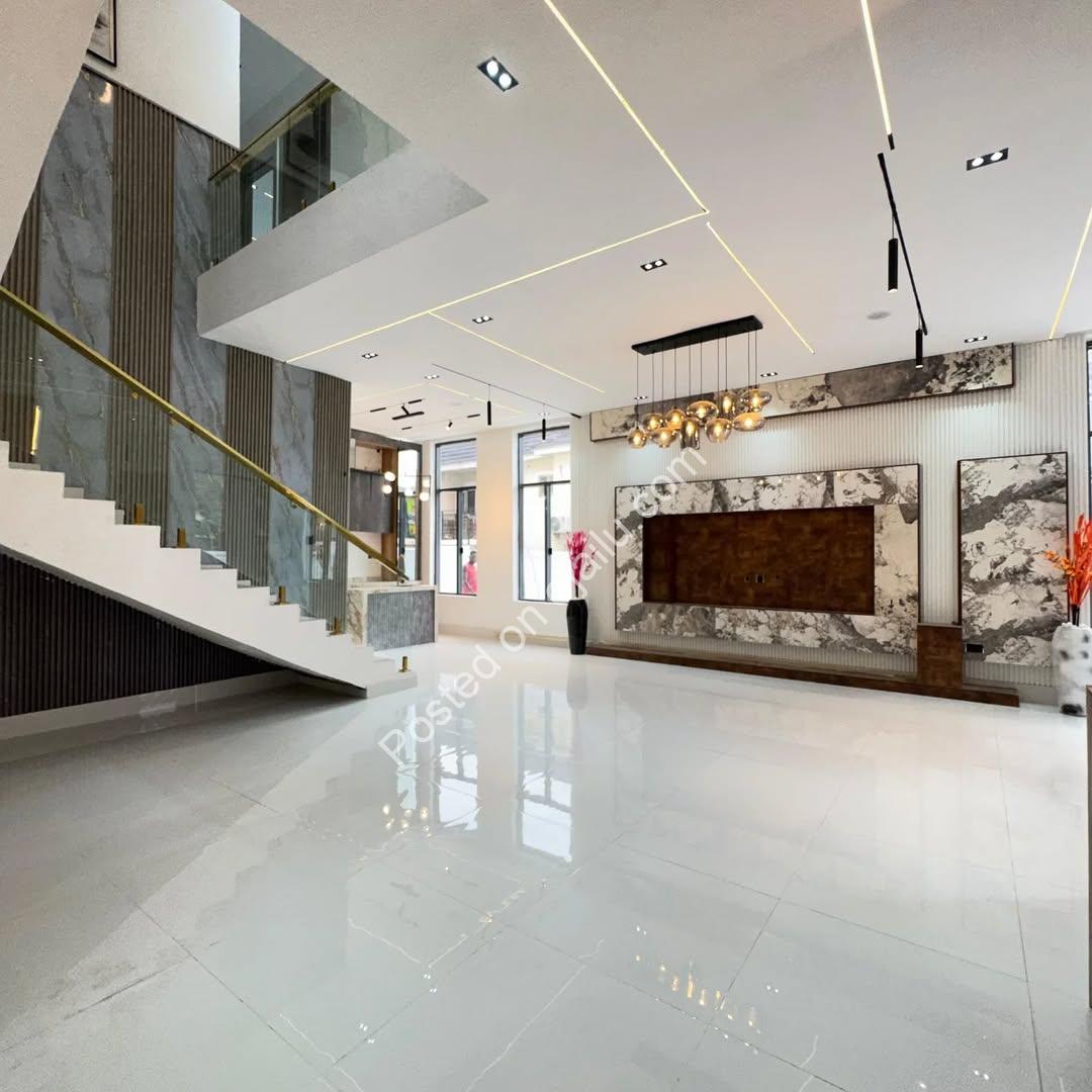 Lekki’s Ultimate 5-Bed Estate with Private Pool