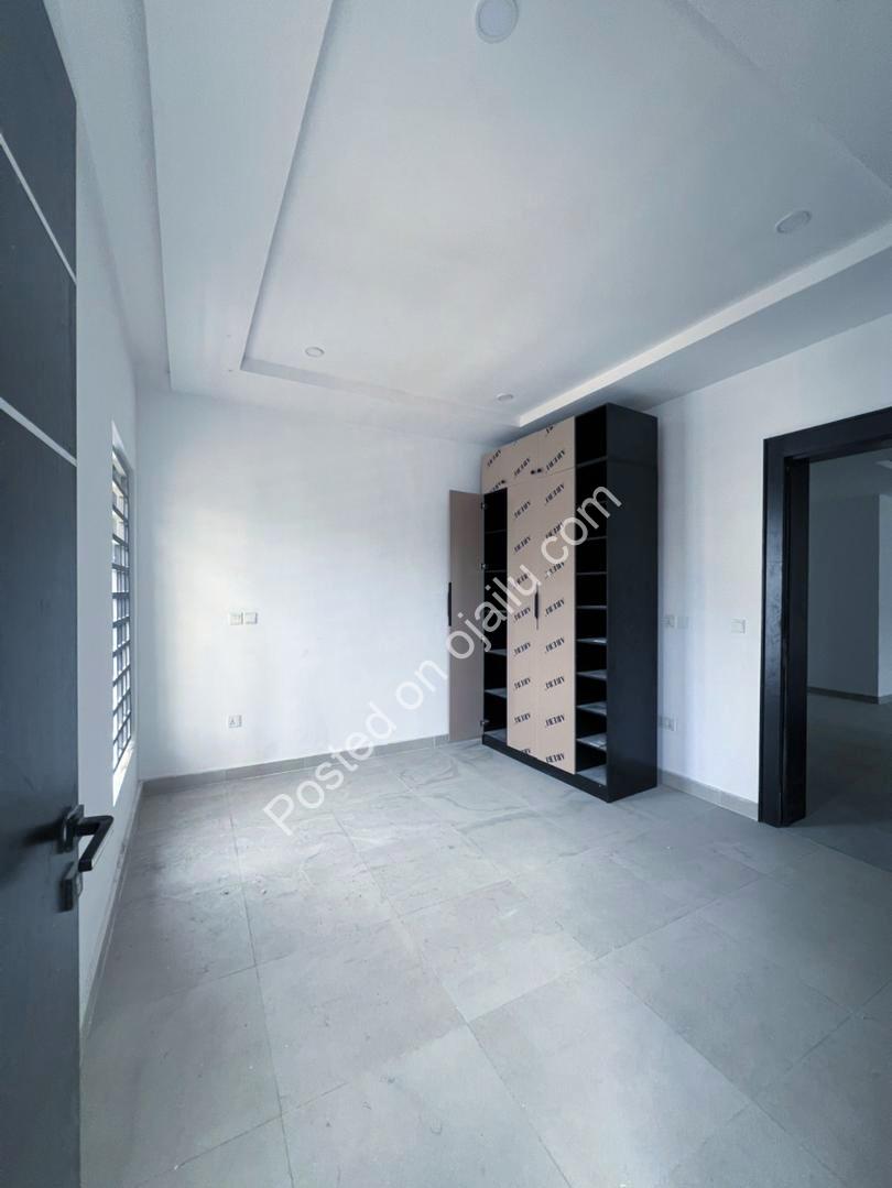 Lekki’s Finest: 4-Bedroom Haven with Cinema & Elevator