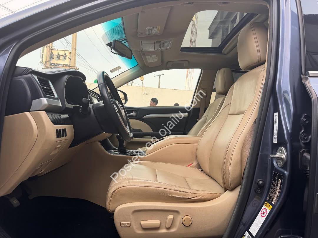 Blue 2016 Highlander: Luxury & Tech for 24M