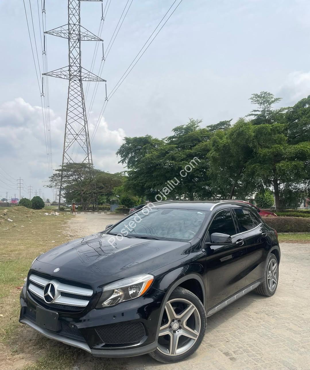 Luxury SUV: 2016 Mercedes GLA250 4MATIC