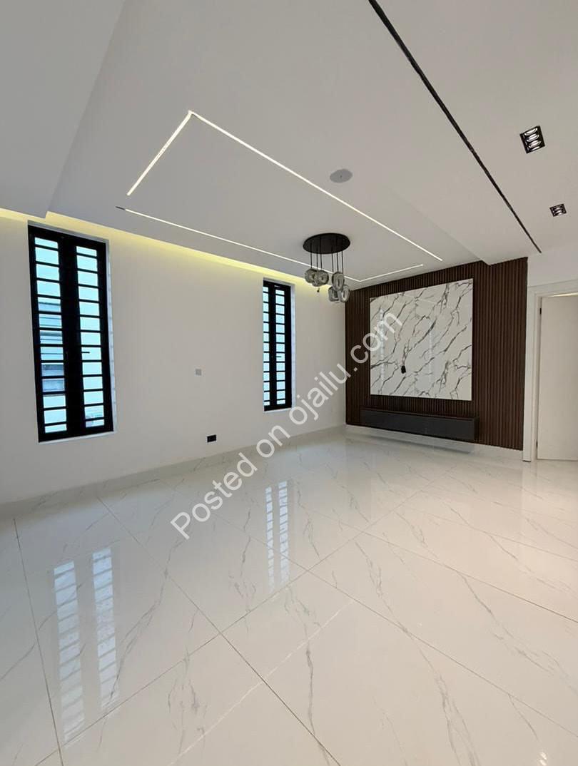 Lagos Luxury Estate: 5BR Duplex with Pool & Cinema