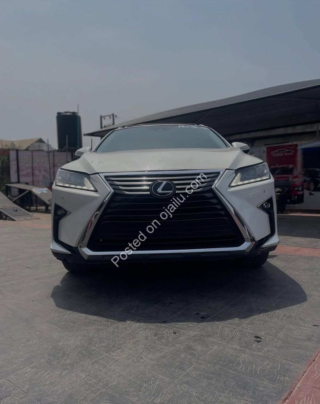 Luxury 2017 Lexus RX350: Sunroof & Safety Tech